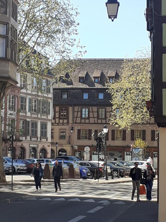 Au Coup De Coeur Apartment Colmar Luaran gambar